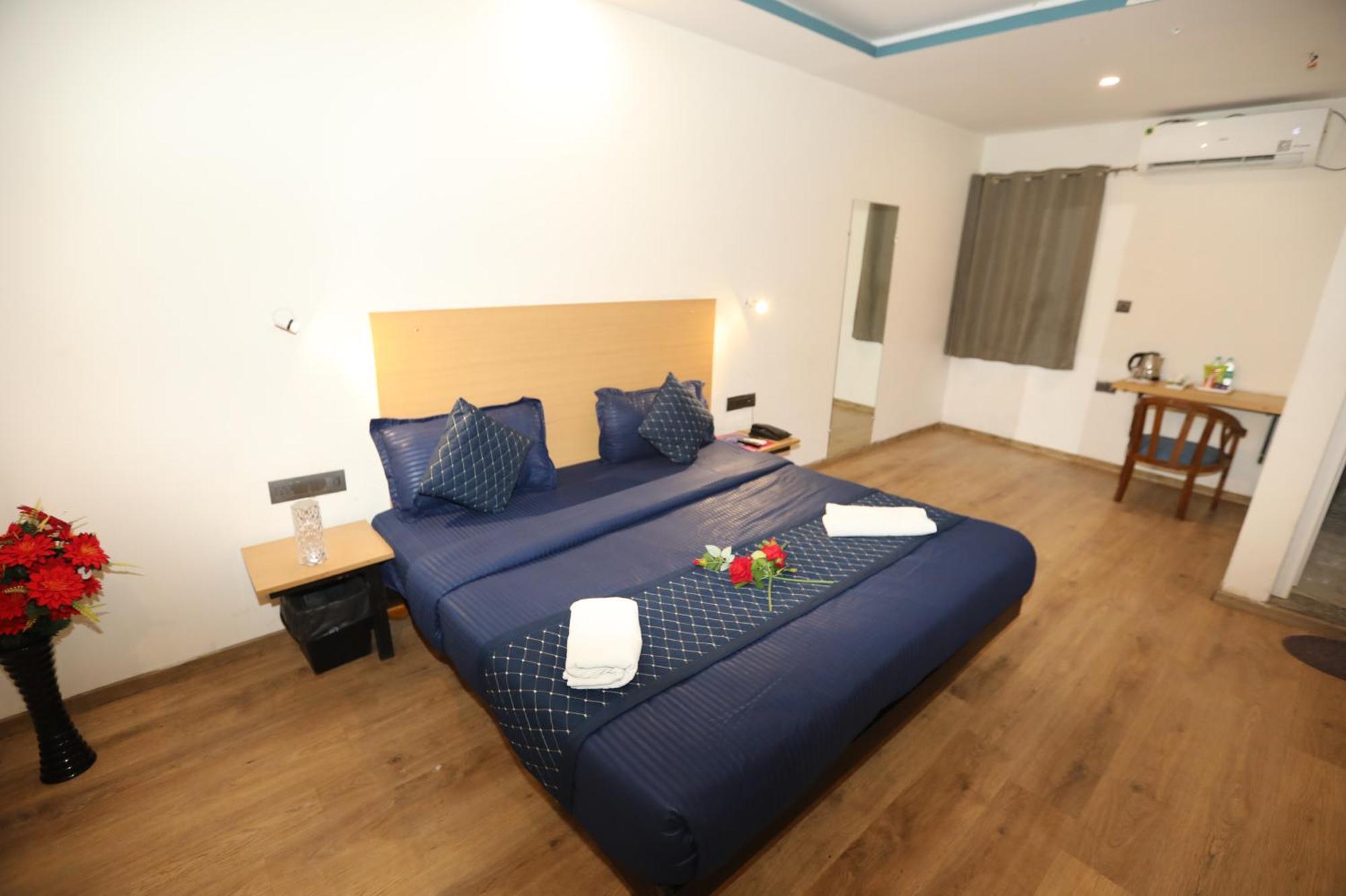 Hotel Noida Grand Sec 58 Kültér fotó