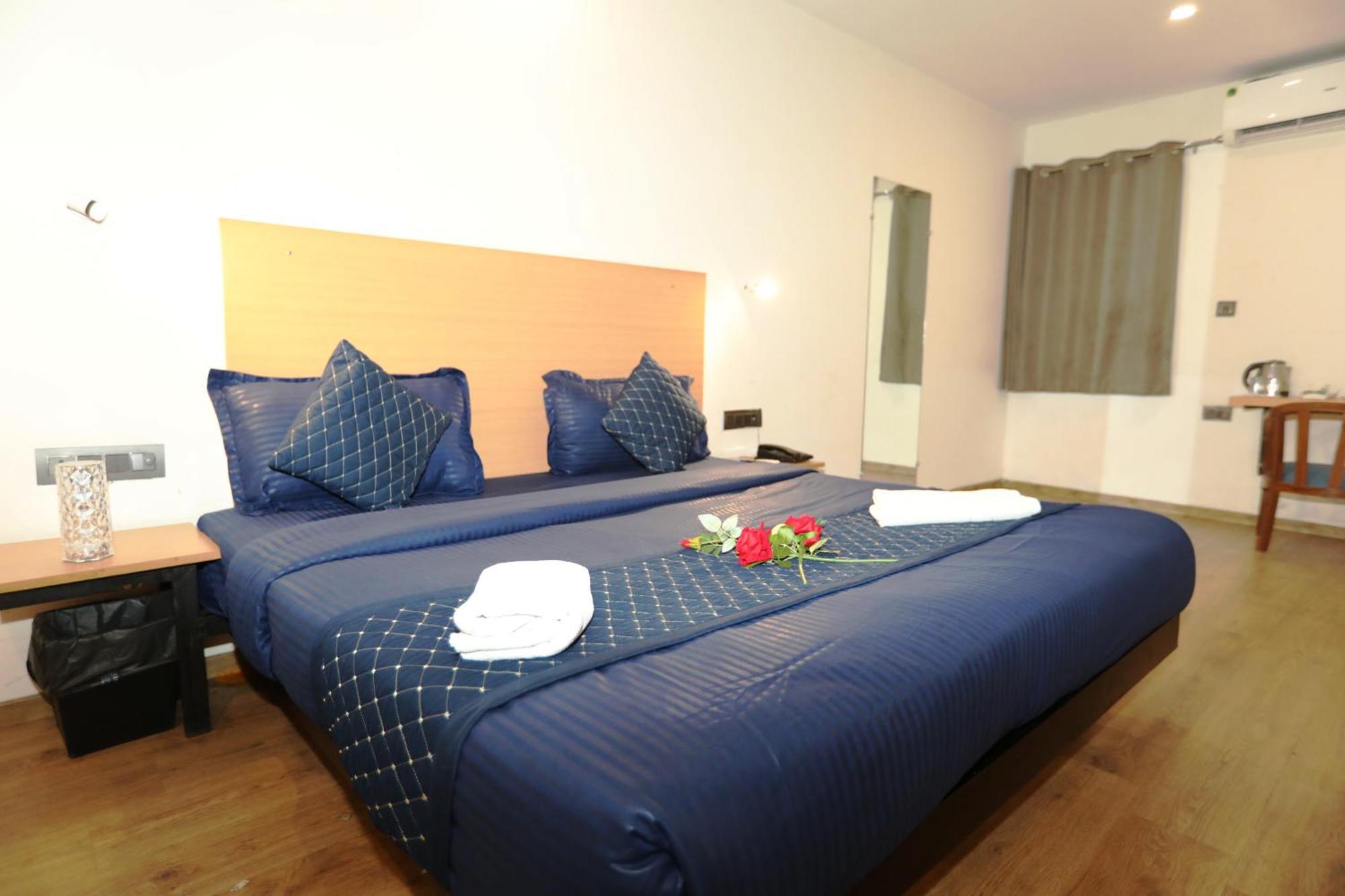 Hotel Noida Grand Sec 58 Kültér fotó