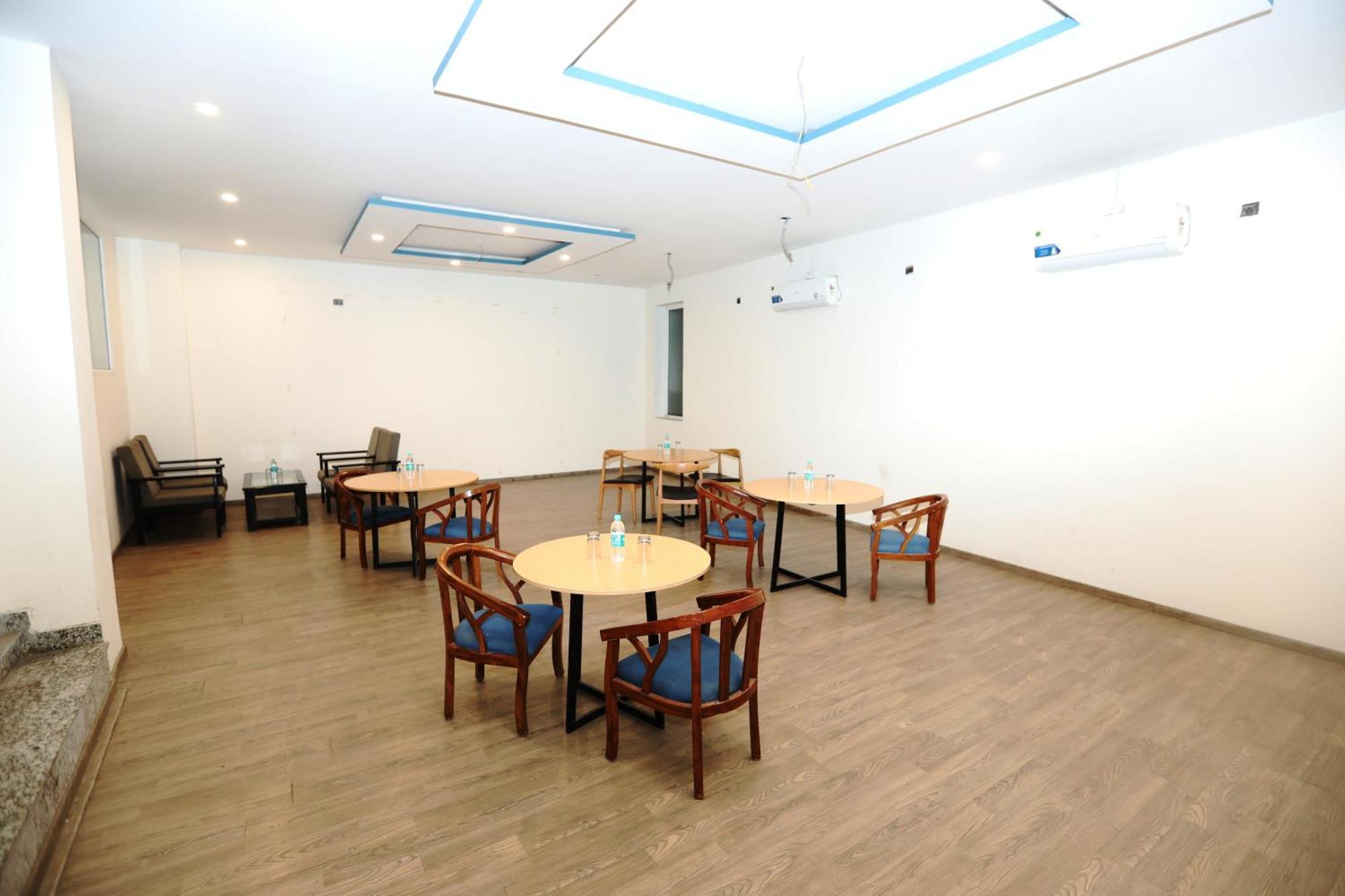 Hotel Noida Grand Sec 58 Kültér fotó