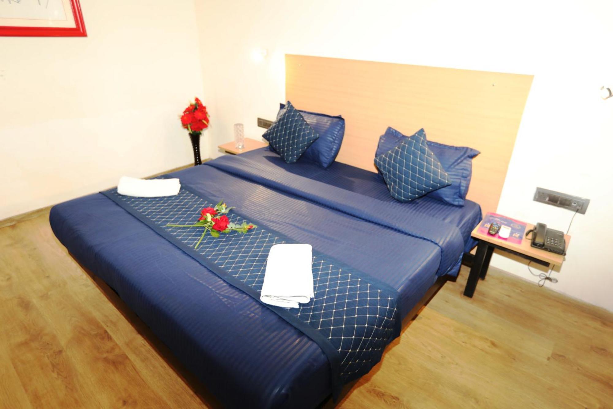 Hotel Noida Grand Sec 58 Kültér fotó