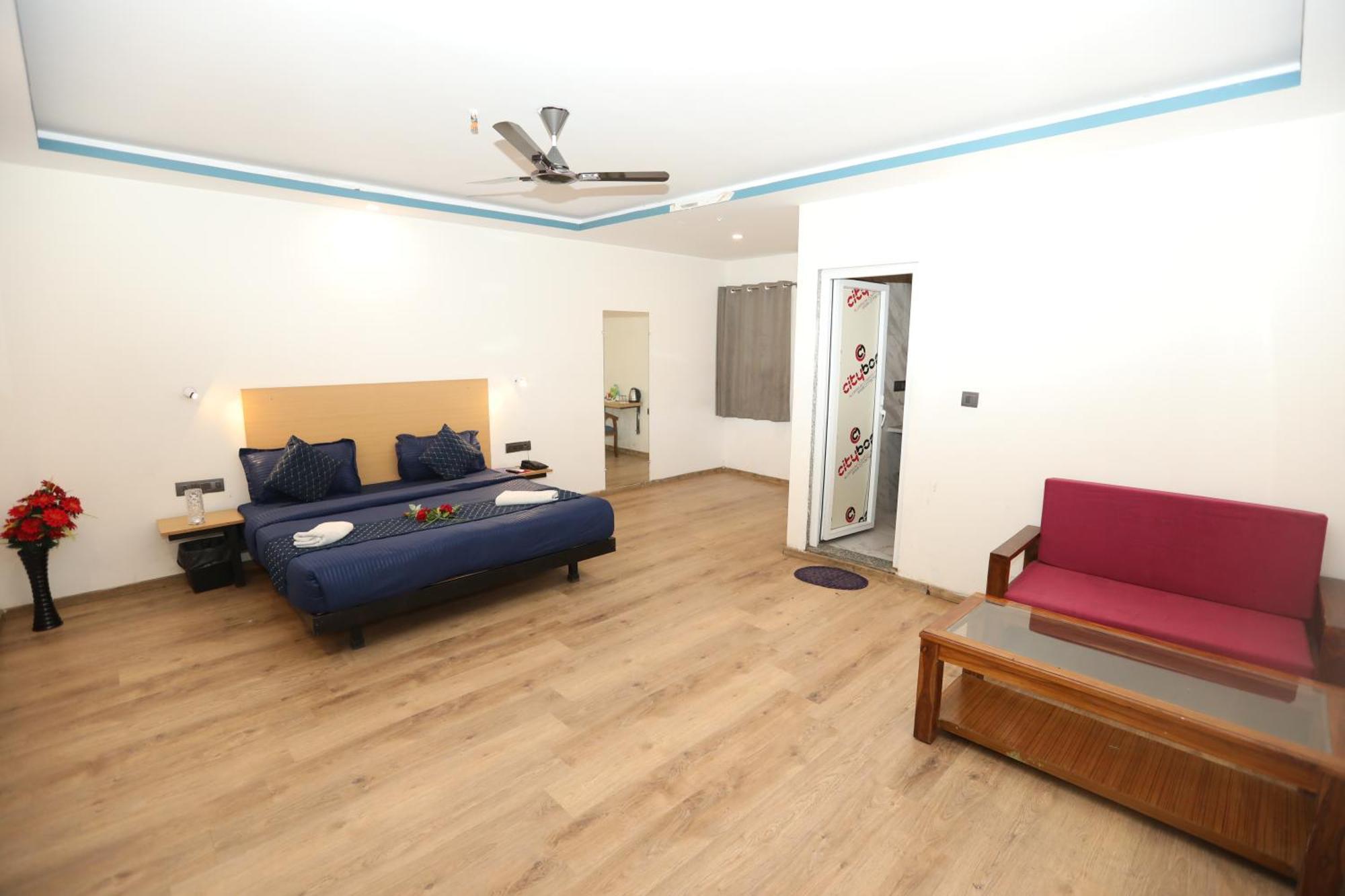 Hotel Noida Grand Sec 58 Kültér fotó