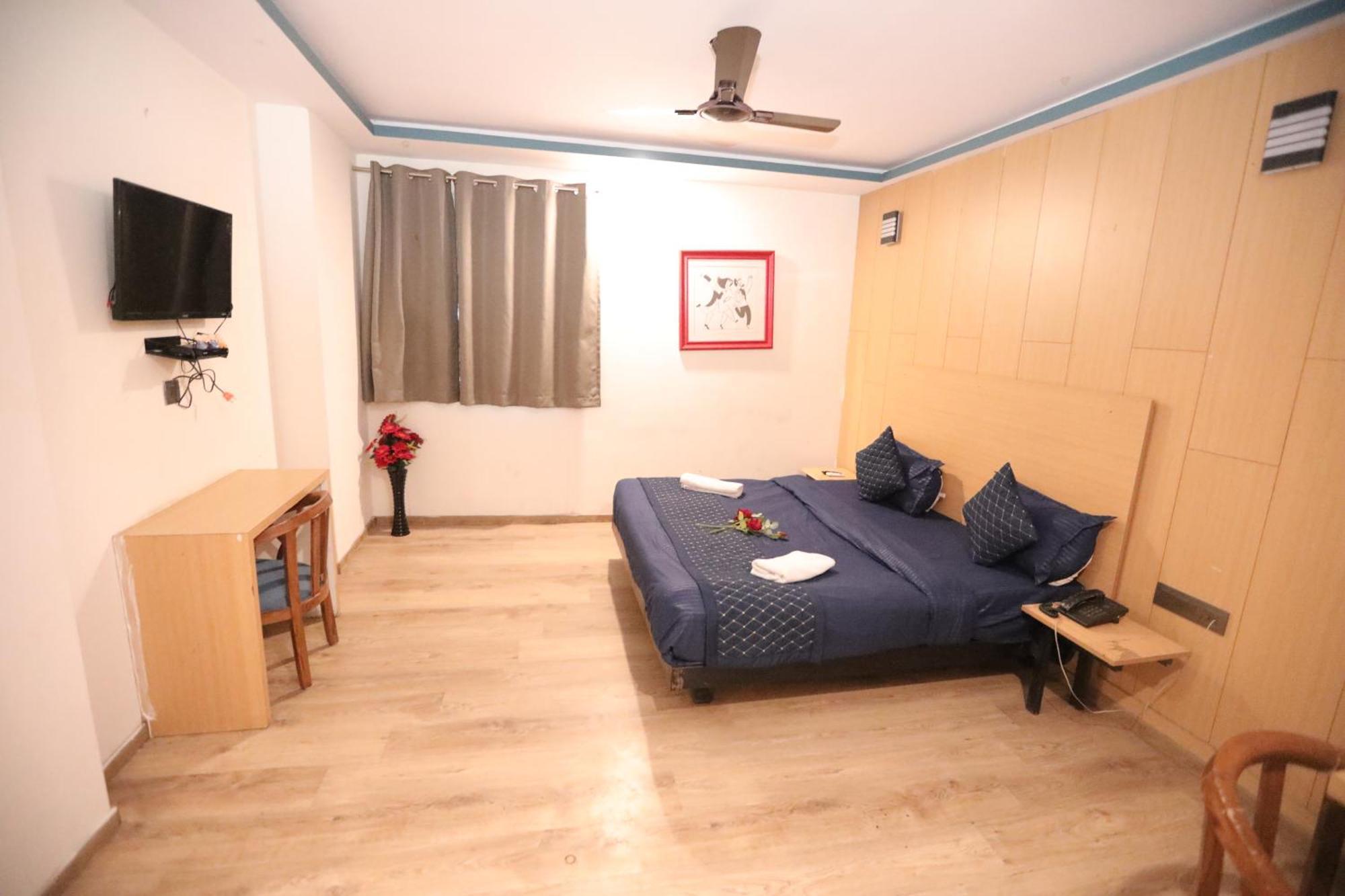 Hotel Noida Grand Sec 58 Kültér fotó
