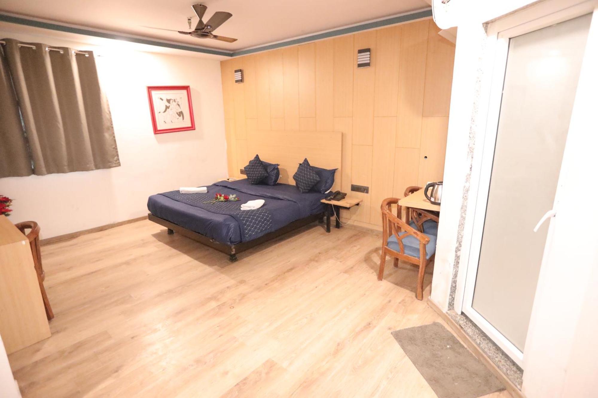 Hotel Noida Grand Sec 58 Kültér fotó