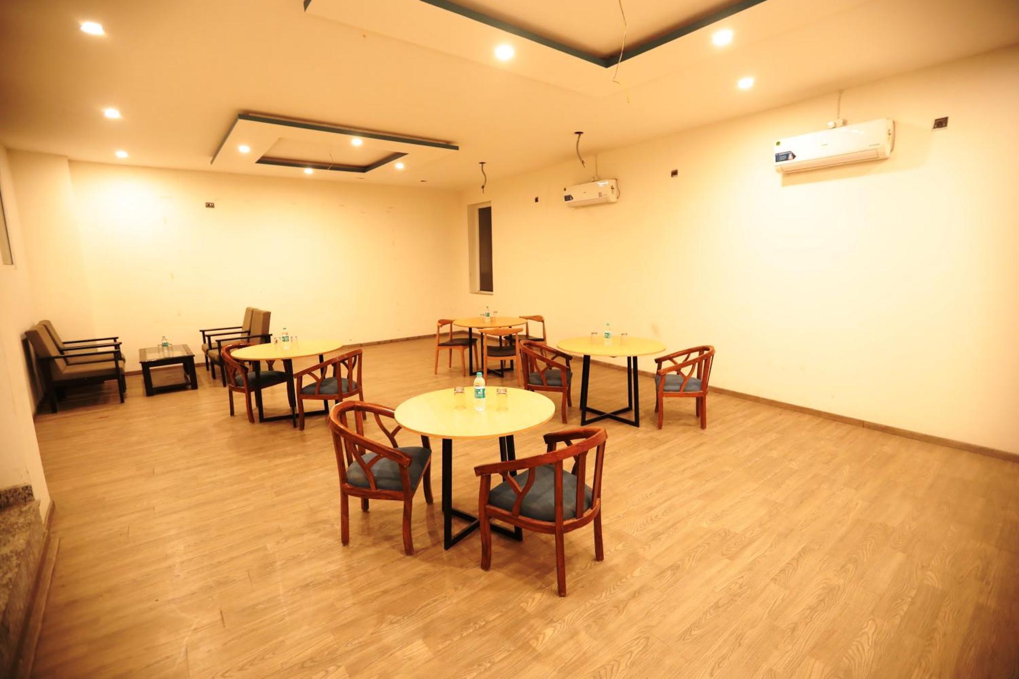 Hotel Noida Grand Sec 58 Kültér fotó