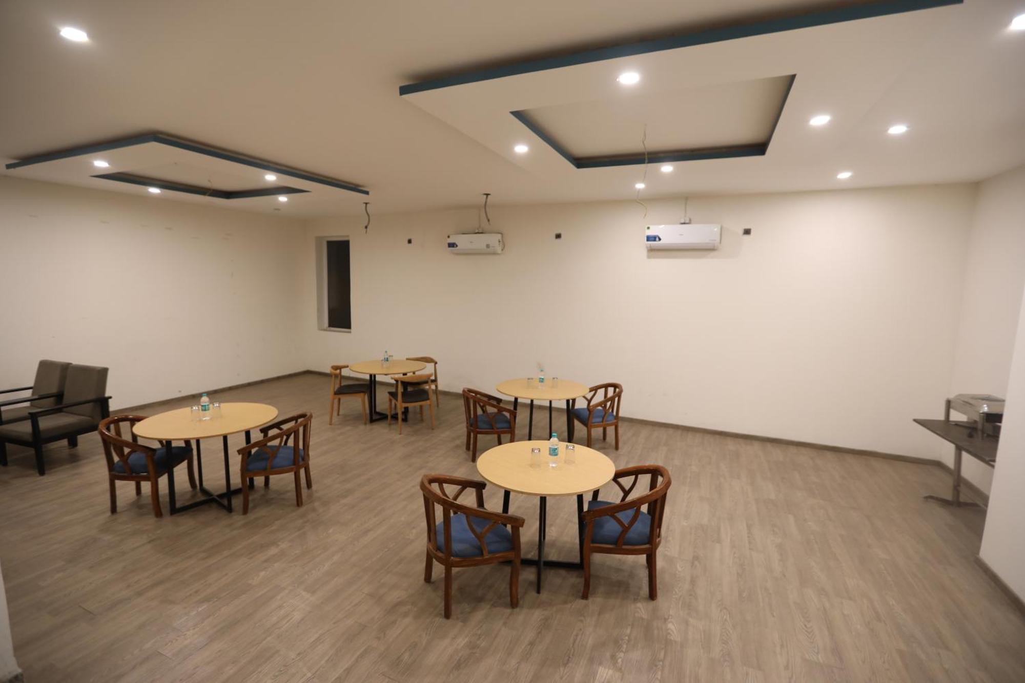 Hotel Noida Grand Sec 58 Kültér fotó