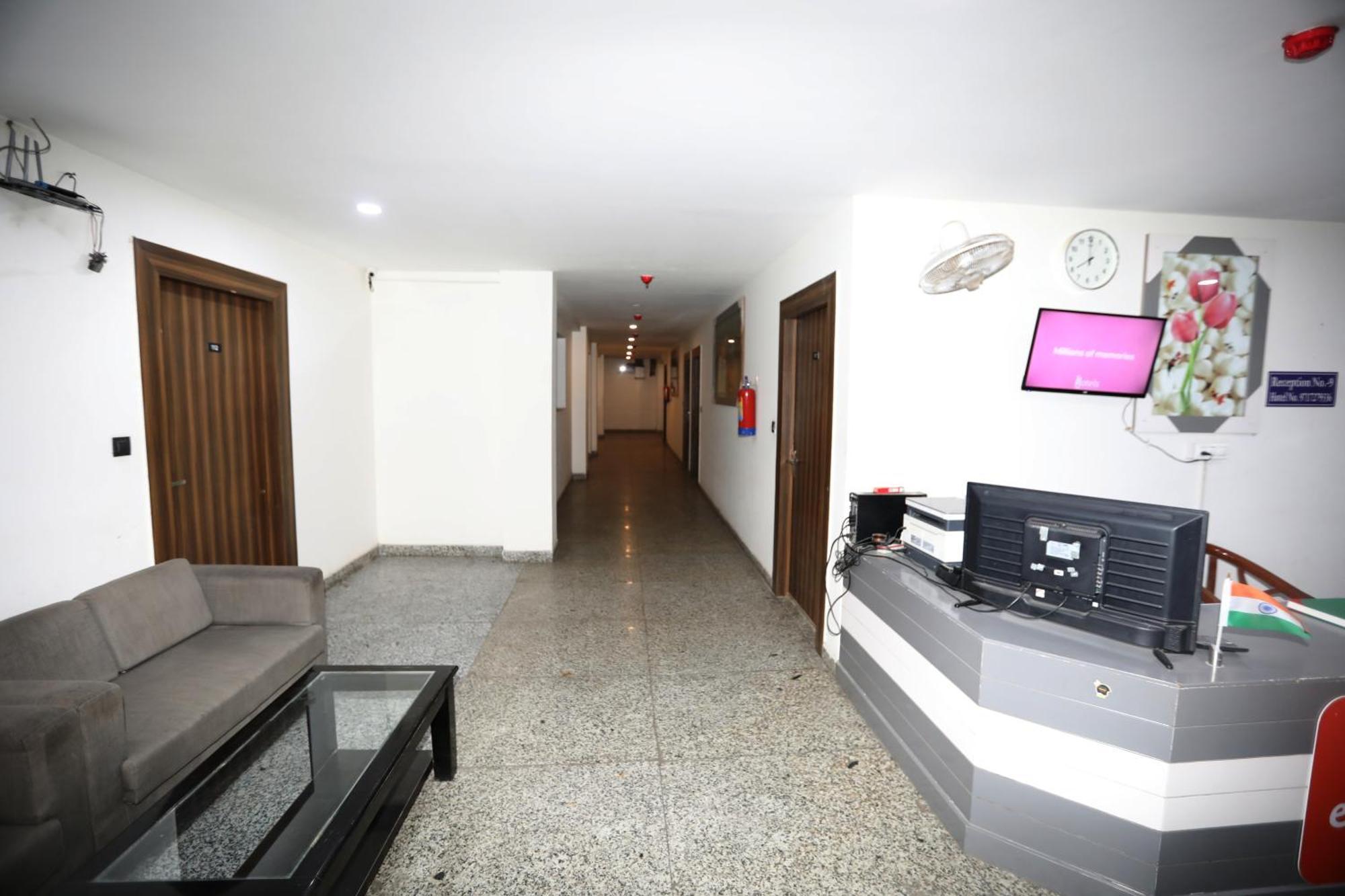 Hotel Noida Grand Sec 58 Kültér fotó