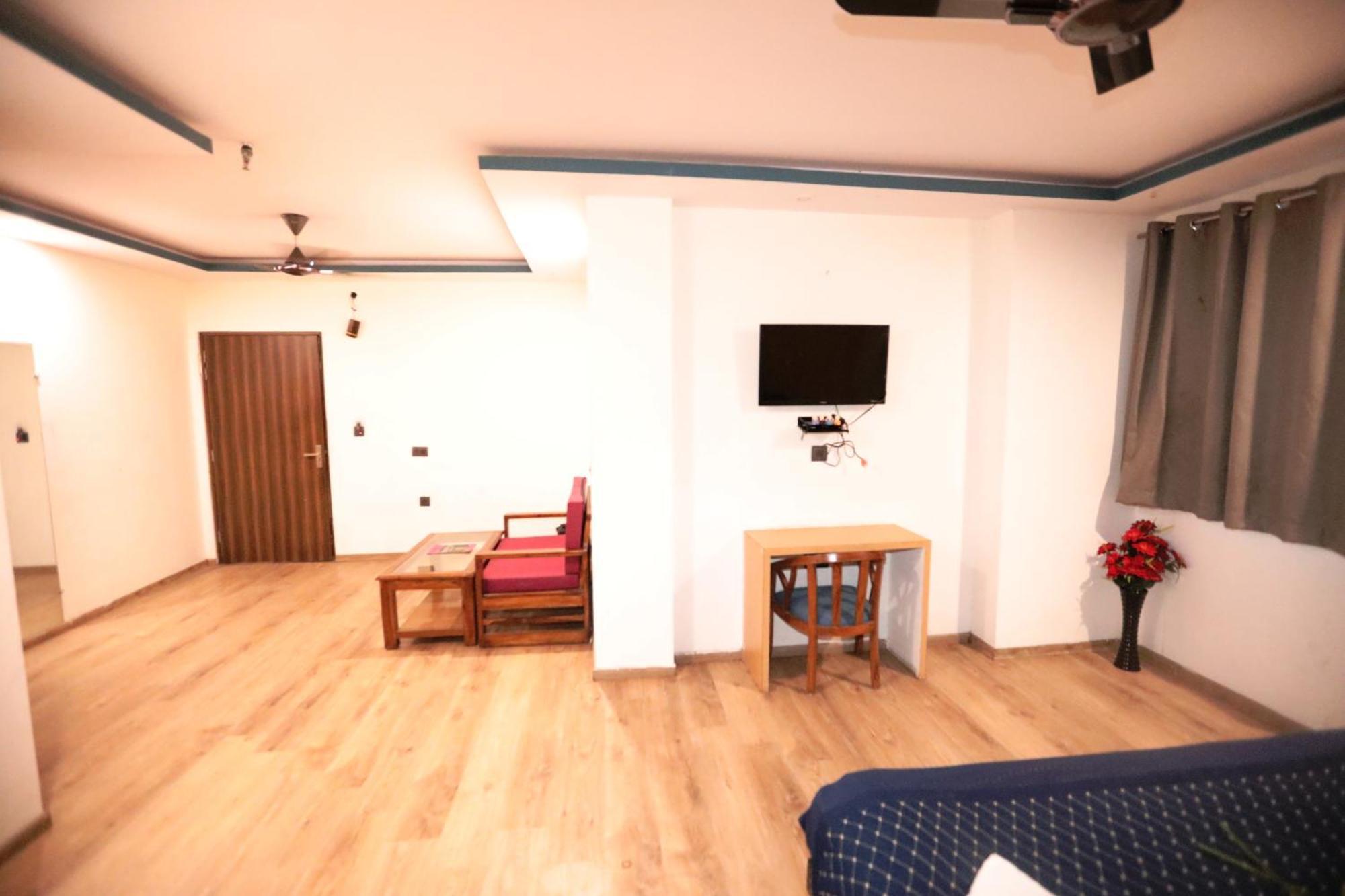 Hotel Noida Grand Sec 58 Kültér fotó