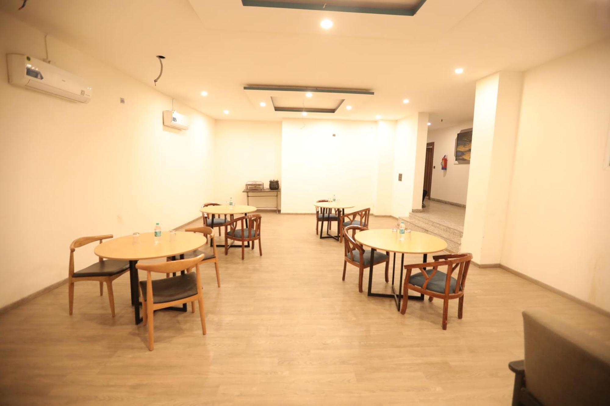 Hotel Noida Grand Sec 58 Kültér fotó