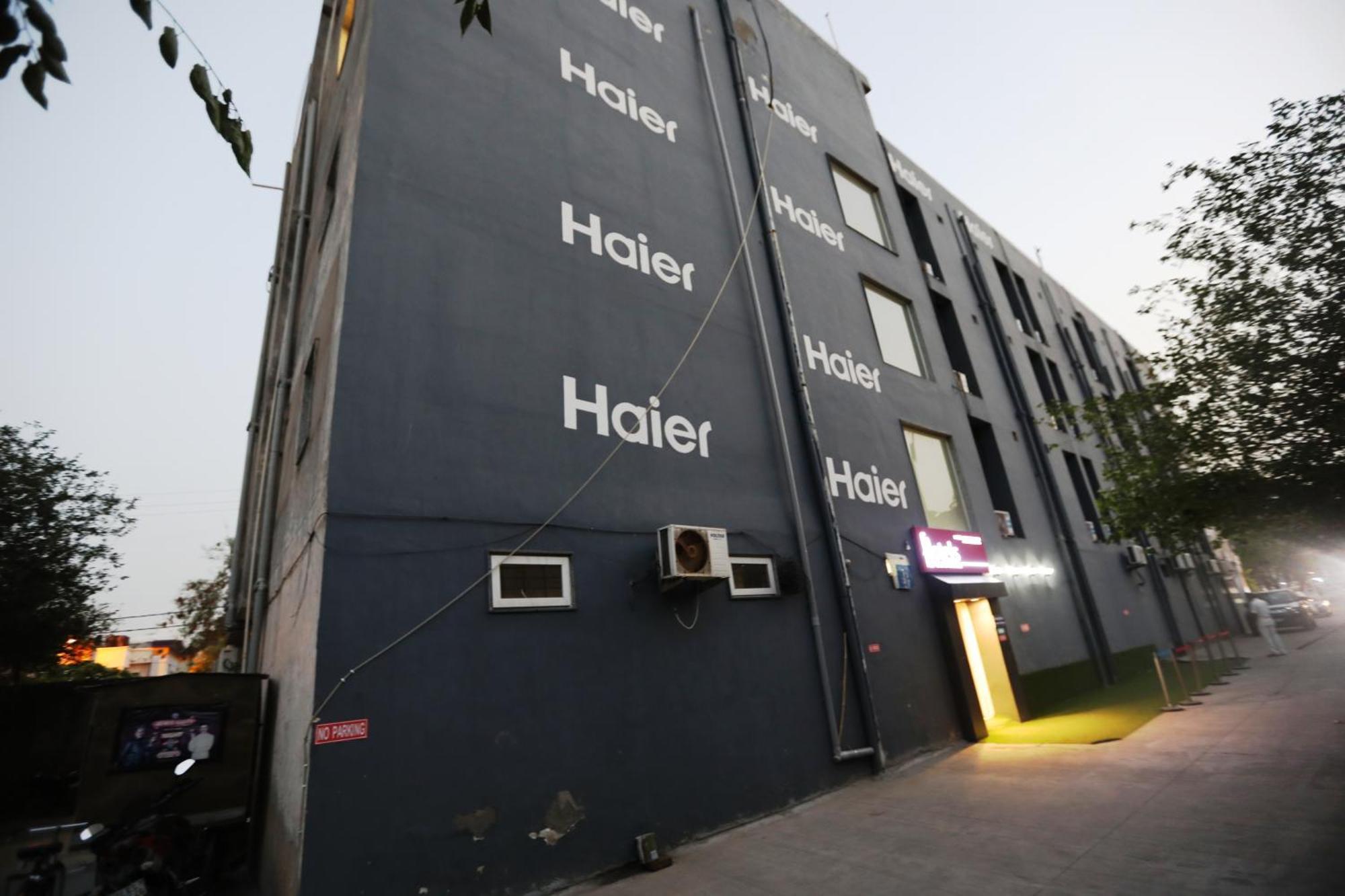 Hotel Noida Grand Sec 58 Kültér fotó