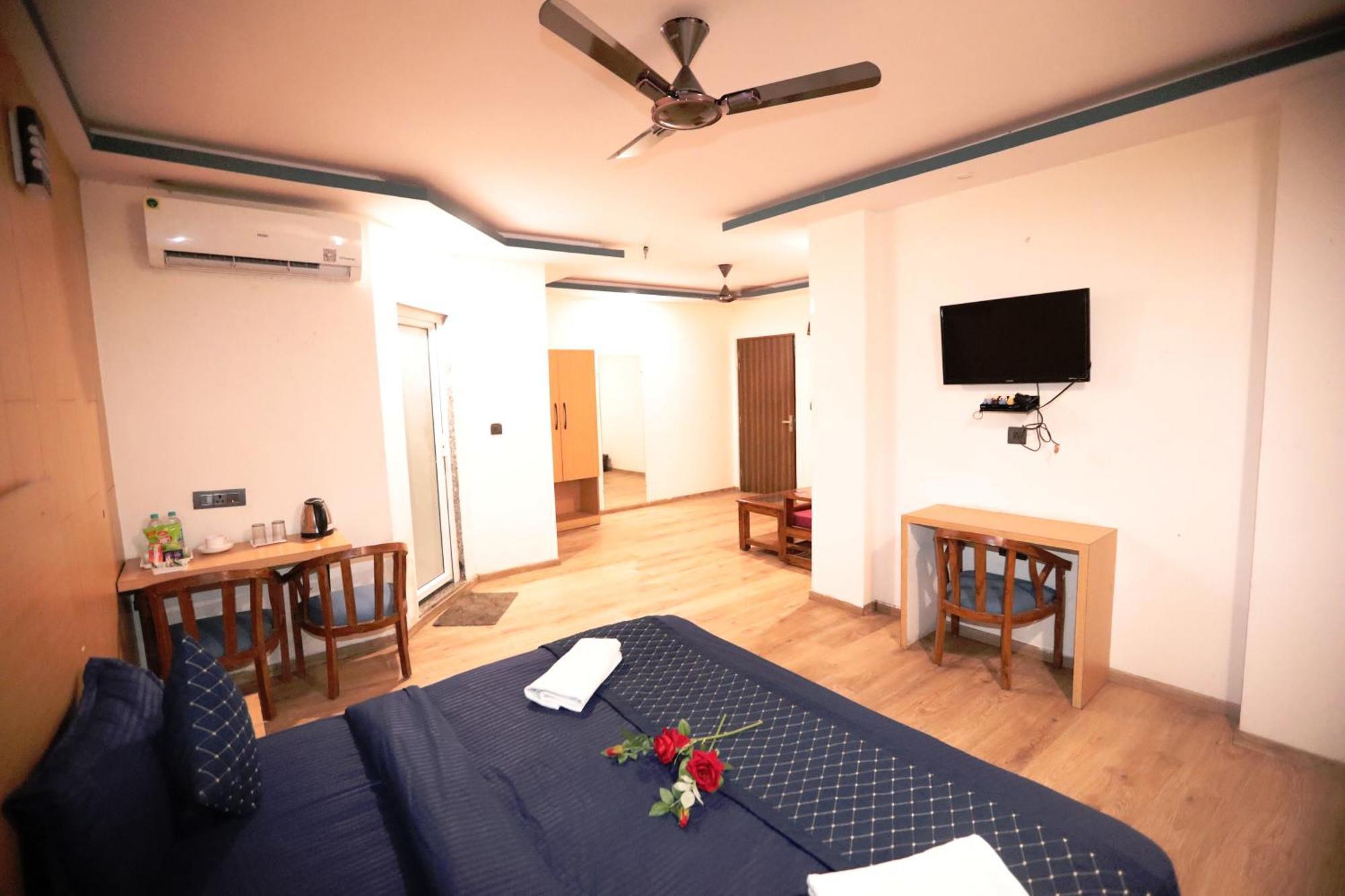 Hotel Noida Grand Sec 58 Kültér fotó