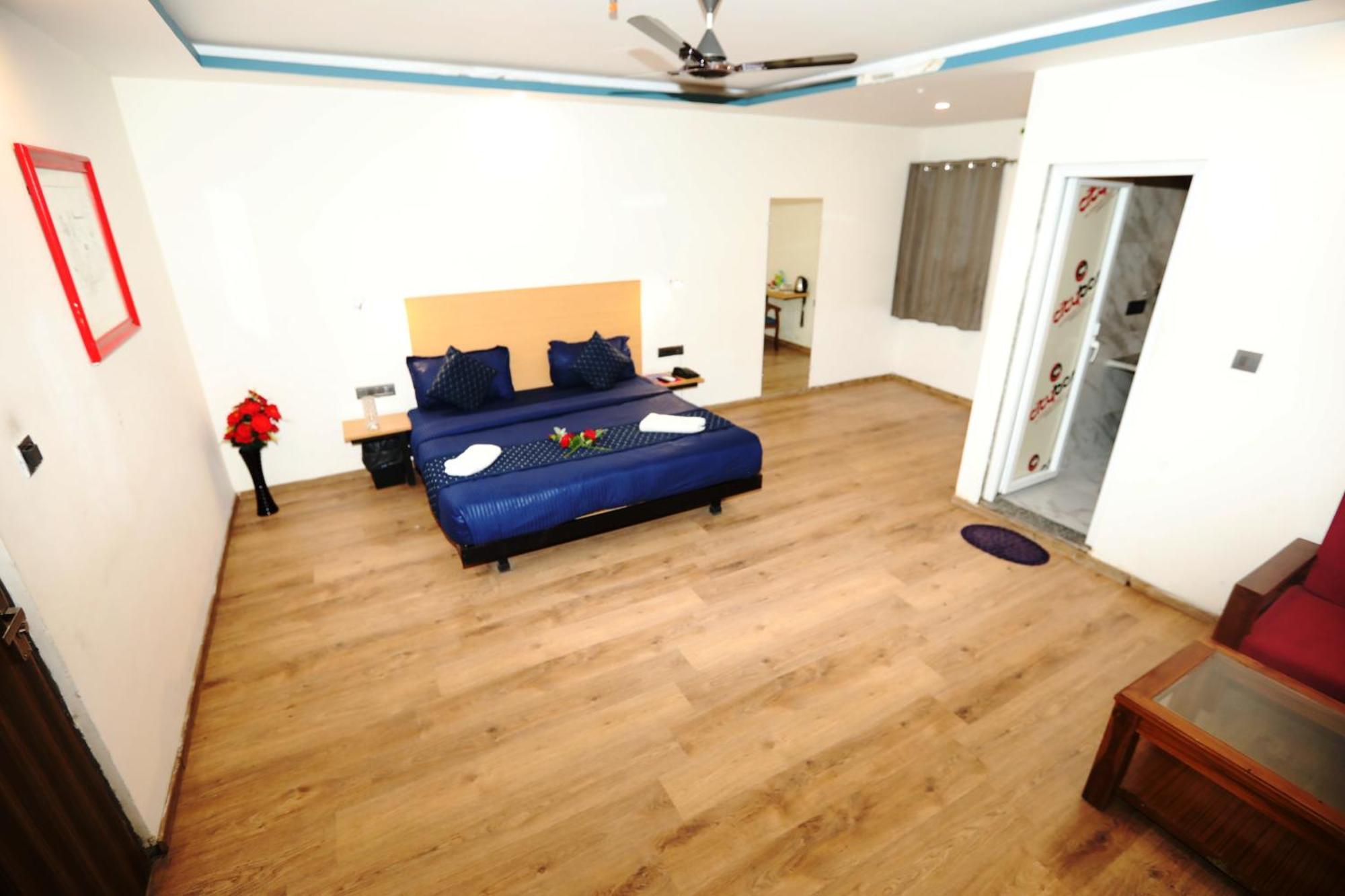 Hotel Noida Grand Sec 58 Kültér fotó