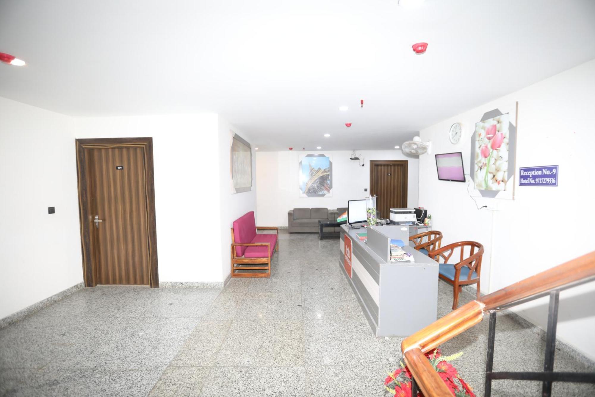 Hotel Noida Grand Sec 58 Kültér fotó