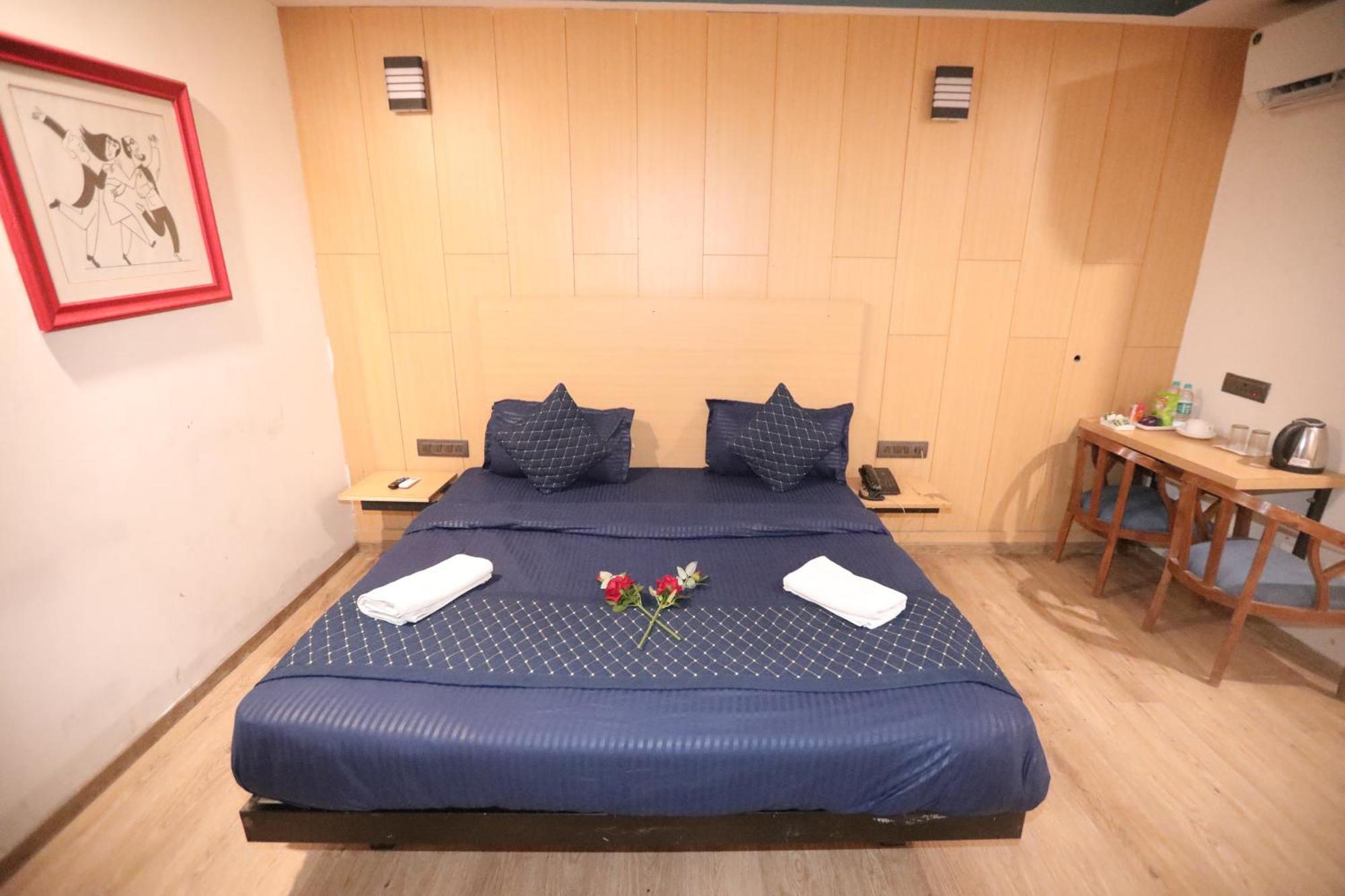 Hotel Noida Grand Sec 58 Kültér fotó